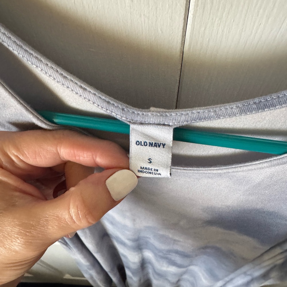 Old navy swing dress size small new without tags.
Blue tie-dye. - Picture 5 of 6